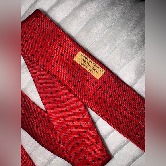 Hermes Vibrant Silk Tie, With tiny H’s Throughout - Picture 3 of 3